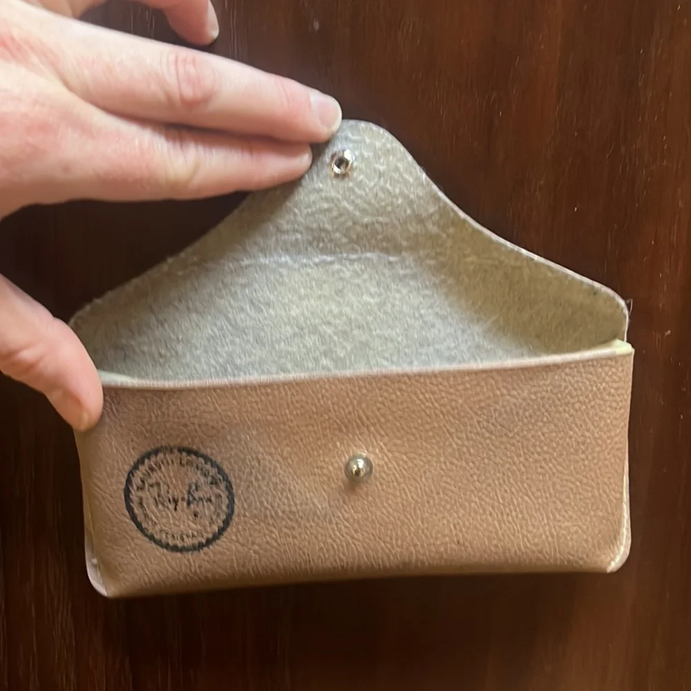 Vintage Ray-Ban sunglass case - Picture 2 of 5